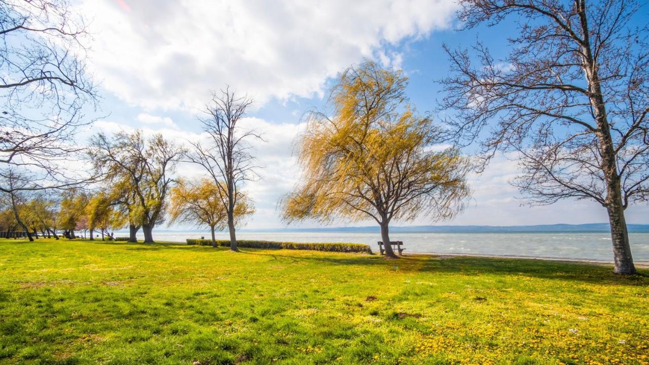 MF Belvedere Apartment Siófok Buitenkant foto